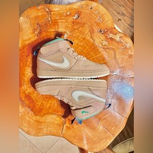 NWT NIKE kids easy on sneakers hidden Velcro’s